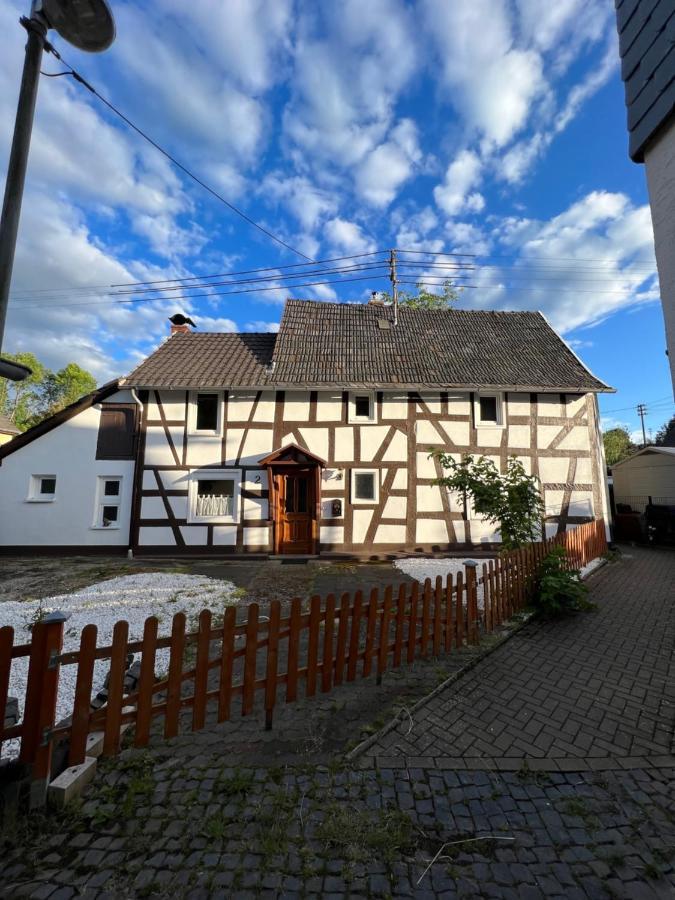 فيلا 300 Jahre Altes Renoviertes Fachwerkhaus Peterslahr المظهر الخارجي الصورة